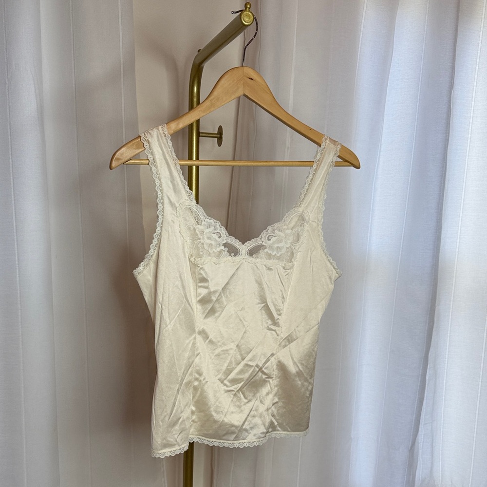 Elegant Vintage Cream Lace Trim Chemise